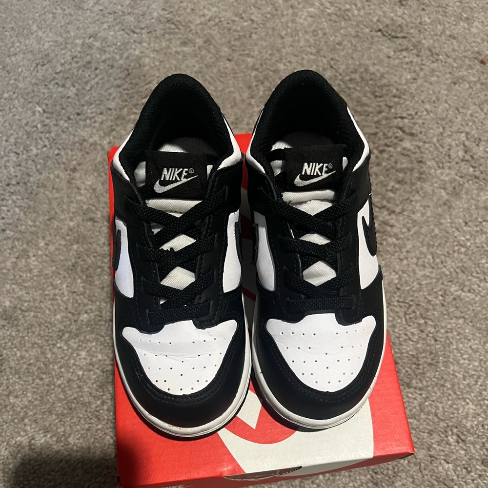 Nike Dunk Low black and white
